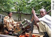 Islamic militiamen in Mogadishu (file photo) 