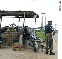 Soldiers and police deployed to keep the peace guard the road leading into Buguma about 50km from the oil city of Port Harcourt Niger Delta area of Nigeria (File)