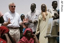 John Holmes inspects a water pump in the Es Sallam refugee camp, northern Darfur, 25 Mar 2007