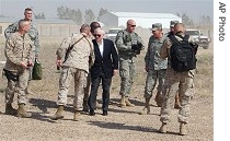 Robert Gates arrives at Camp Falluja, 19 Apr 2007