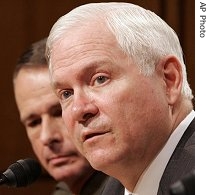 Defense Secretary Robert Gates (r) accompanied by Joint Chiefs Chairman Gen. Peter Pace, testifies on Capitol Hill, before the Senate Appropriations Committee hearing on the Defense Department's budget, 09 May 2007