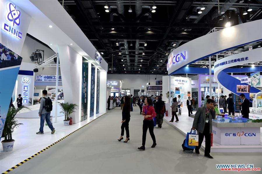 People visit the 14th China International Nuclear Industry Exhibition & the 20th Pacific Basin Nuclear Conference in Beijing, capital of China, April 6, 2016. Some 300 exhibitors from 12 countries participated in the exhibition that opened here on Wednesday. (Xinhua/Li Xin) 