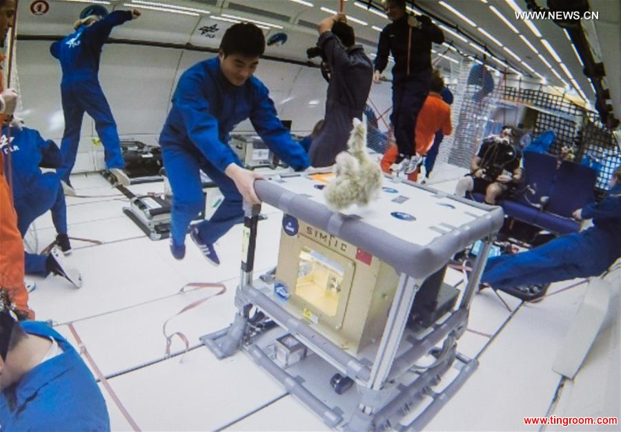 Photo taken from a video on April 19, 2016 shows parabolic test flight of a micro-g 3D printer in France. The Research Center for Additive Manufacturing (3D Printing) Technology of Chongqing Institute of Green and Intelligent Technology announced on Tuesday that the first micro-g 3D printer was successfully developed. (Xinhua/Liu Chan) 