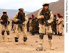 US soldiers during training on a range in rural Djibouti as Djiboutian Army troops observe (file photo Jan. 22, 2004) 