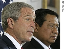 George W. Bush, left, speaks during a joint press conference as Indonesia's President Susilo Bambang Yudhoyono looks on in Bogor Palace, outside of Jakarta, Indonesia, November 20, 2006 