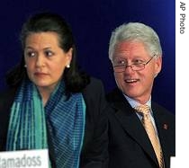 Former President Clinton, right, and Indian Congress Party President Sonia Gandhi during inauguration of National Pediatric HIV/AIDS Initiative in New Delhi, 30 Nov 2006