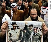 Palestinians participate a rally to protest Saddam Hussein's execution in Jenin, 31 Dec 2006<br />