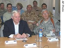 Defense Secretary Robert Gates, left, meets with Gen. George Casey, right, in Basra, 19 Jan 07  <br />