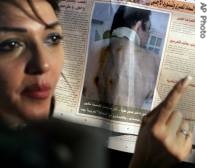 Gamila Ismail, wife of prominent jailed dissident Ayman Nour, displays a picture of his injuries from bad treatment inside his prison, 31 May 2007<br /><br />    