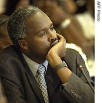 Rwandan Foreign Minister Charles Murigande (2004 file photo)