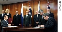 Vladimir Putin, fourth from left, and John Howard, third from right, look on during signing of agreement in Sydney, 07 Sep 2007 