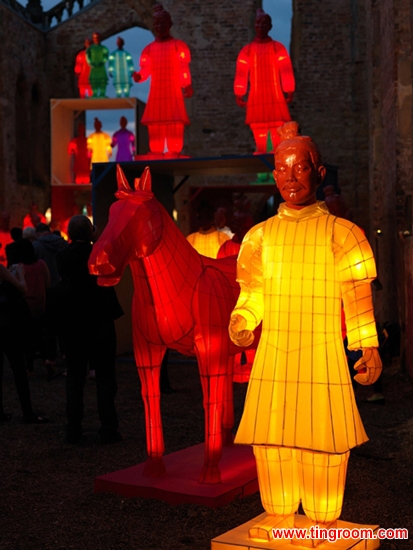 Terracotta warrior lantern marches in Colombia